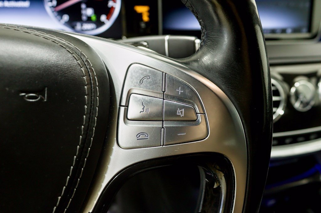 Photo 34 of this Mercedes-Benz S 550