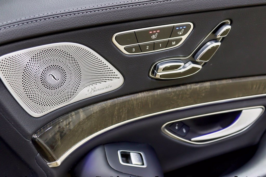 Photo 40 of this Mercedes-Benz S 550