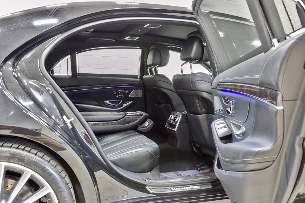 Photo 44 of this Mercedes-Benz S 550