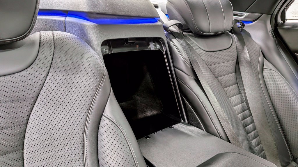 Photo 45 of this Mercedes-Benz S 550
