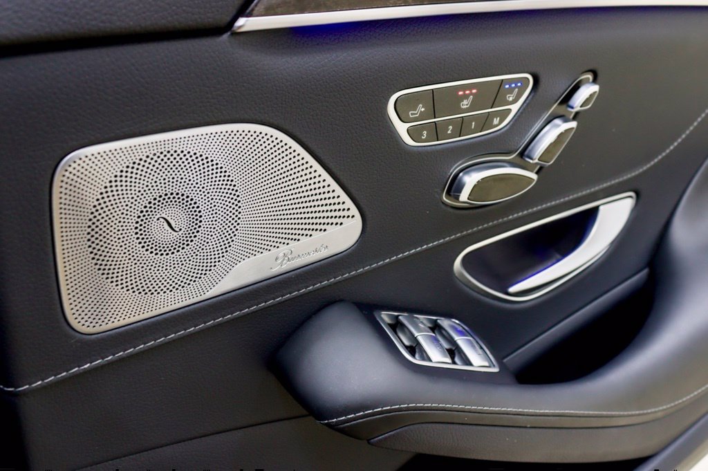 Photo 47 of this Mercedes-Benz S 550