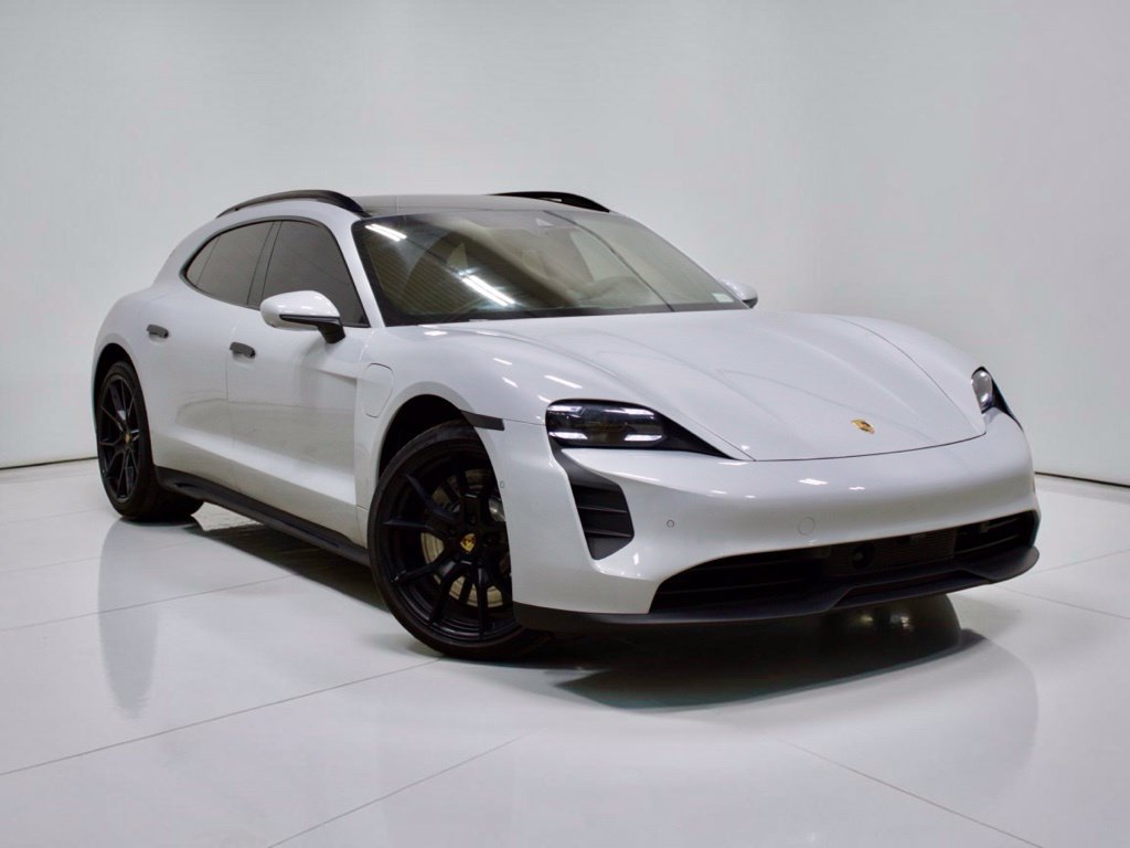 Photo 5 of this Porsche Taycan