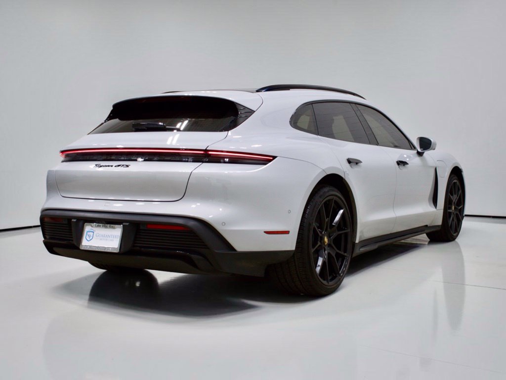 Photo 11 of this Porsche Taycan
