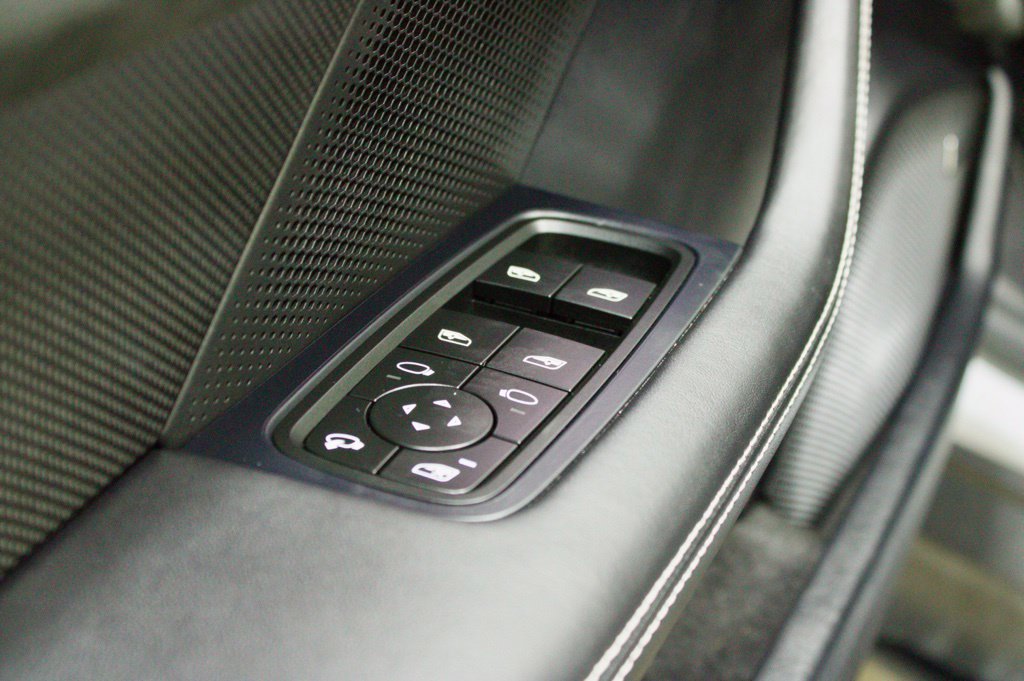 Photo 21 of this Porsche Taycan