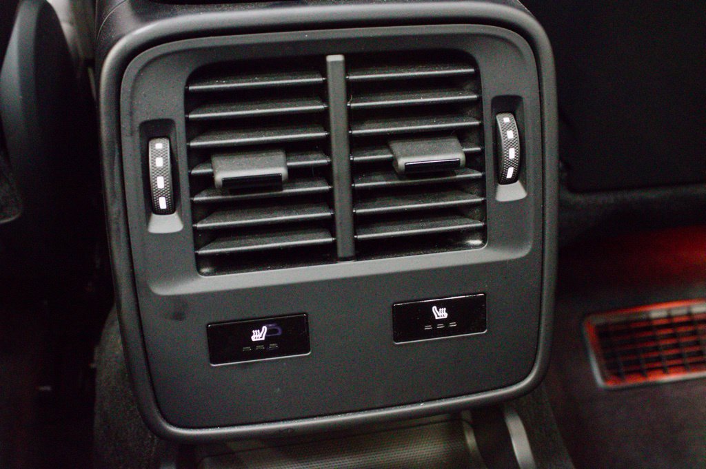 Photo 41 of this Porsche Taycan