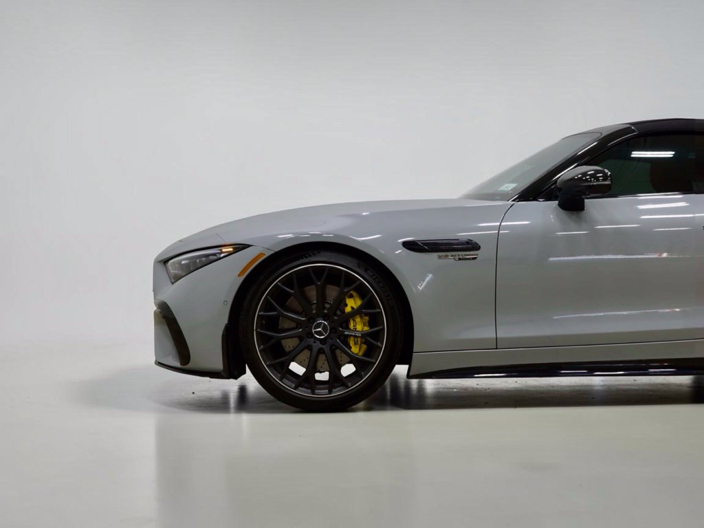 Photo 4 of this Mercedes-Benz AMG SL 63