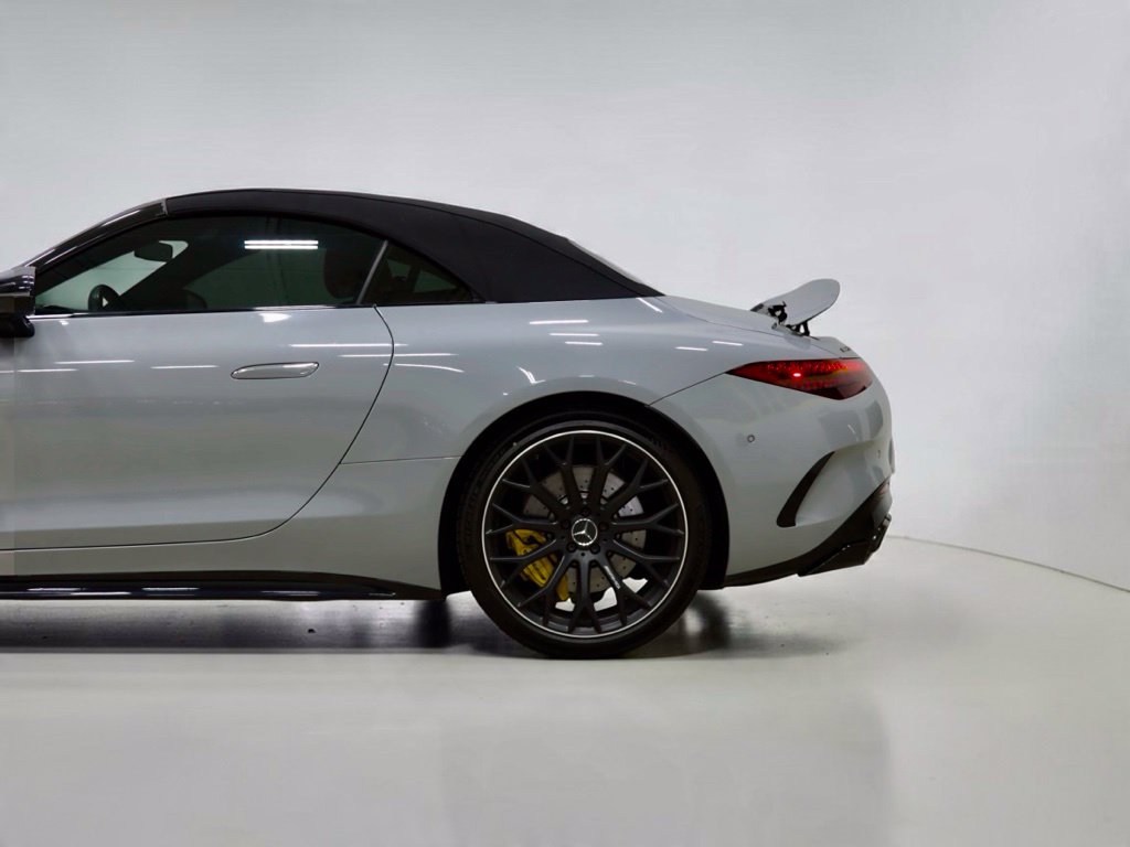 Photo 6 of this Mercedes-Benz AMG SL 63