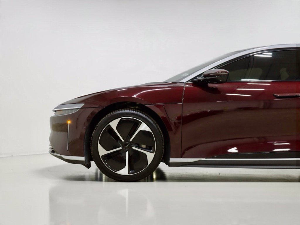 Photo 4 of this Lucid Air