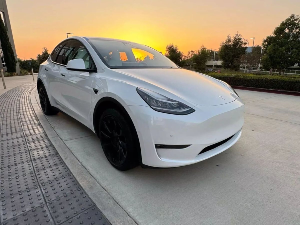 2023 Tesla Model Y Long Range - Photo 3