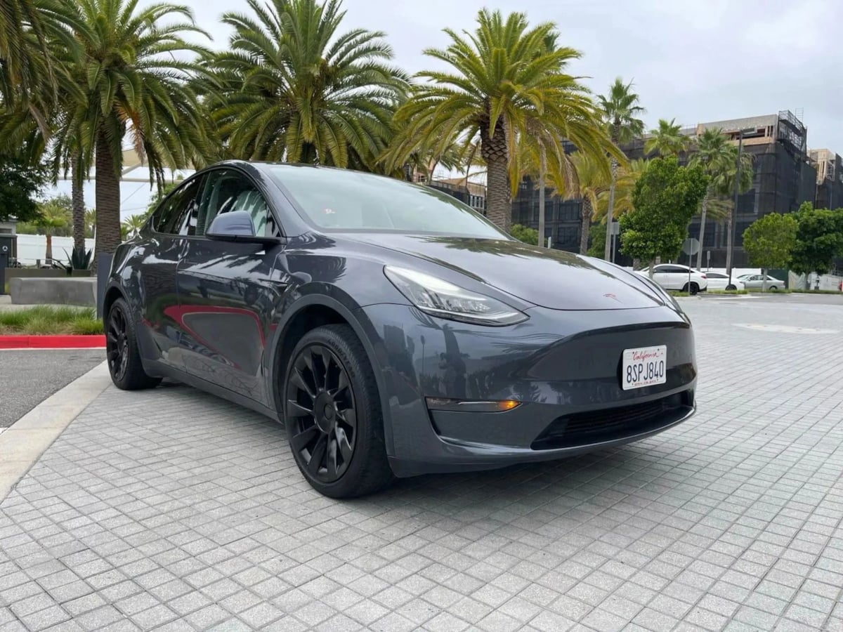 2023 Tesla Model Y Long Range - Photo 3