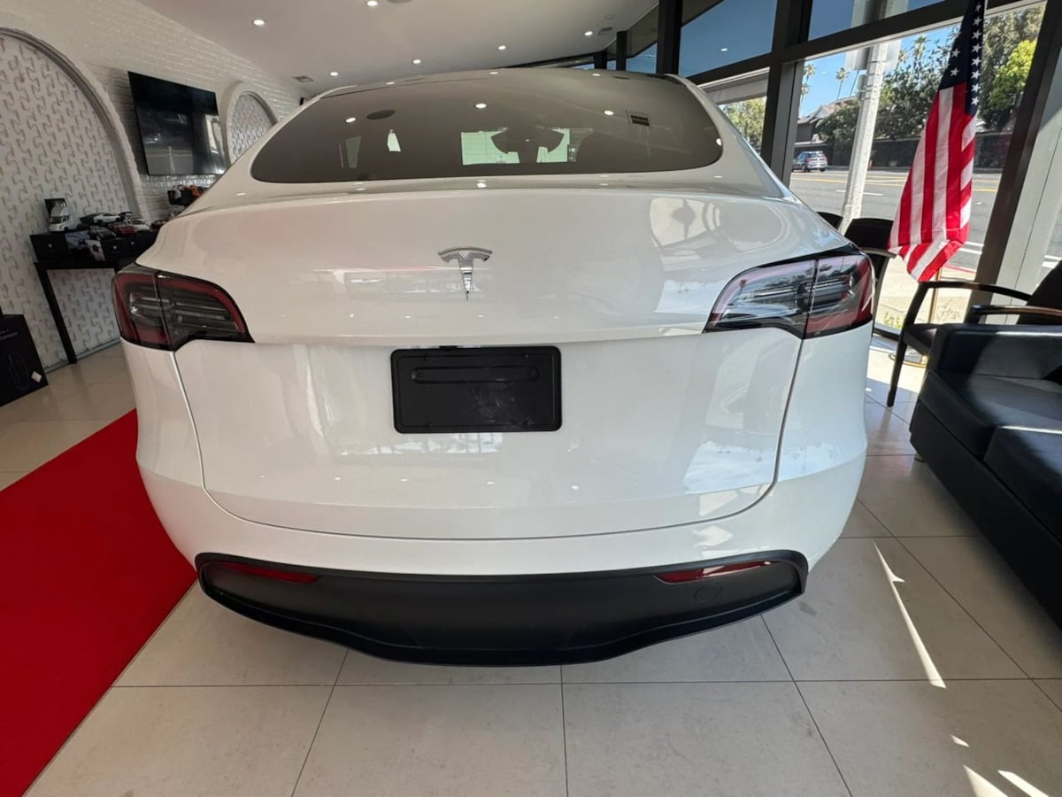 2024 Tesla Model Y Long Range - Photo 6