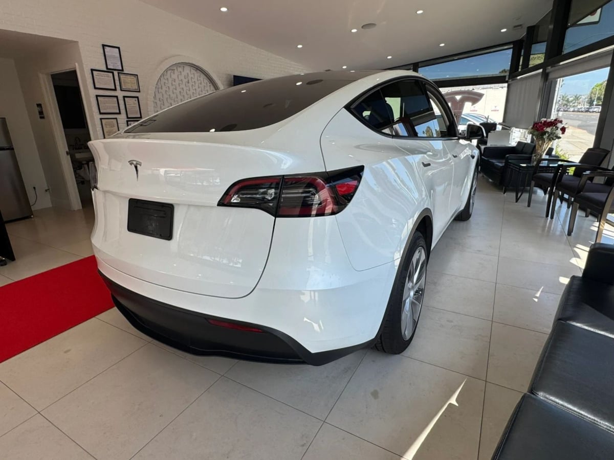 2024 Tesla Model Y Long Range - Photo 7