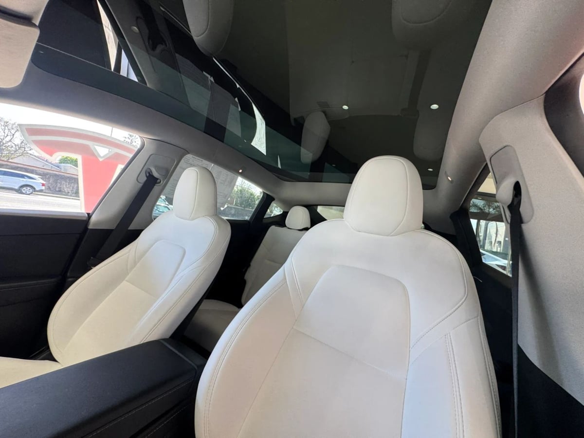2024 Tesla Model Y Long Range - Photo 15