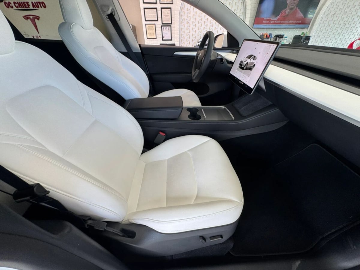 2024 Tesla Model Y Long Range - Photo 17