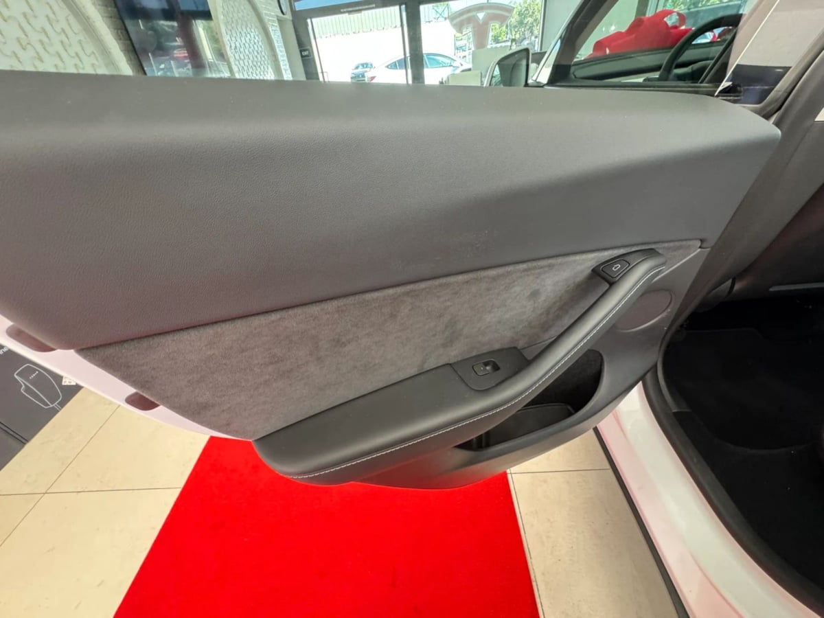 2024 Tesla Model Y Long Range - Photo 22