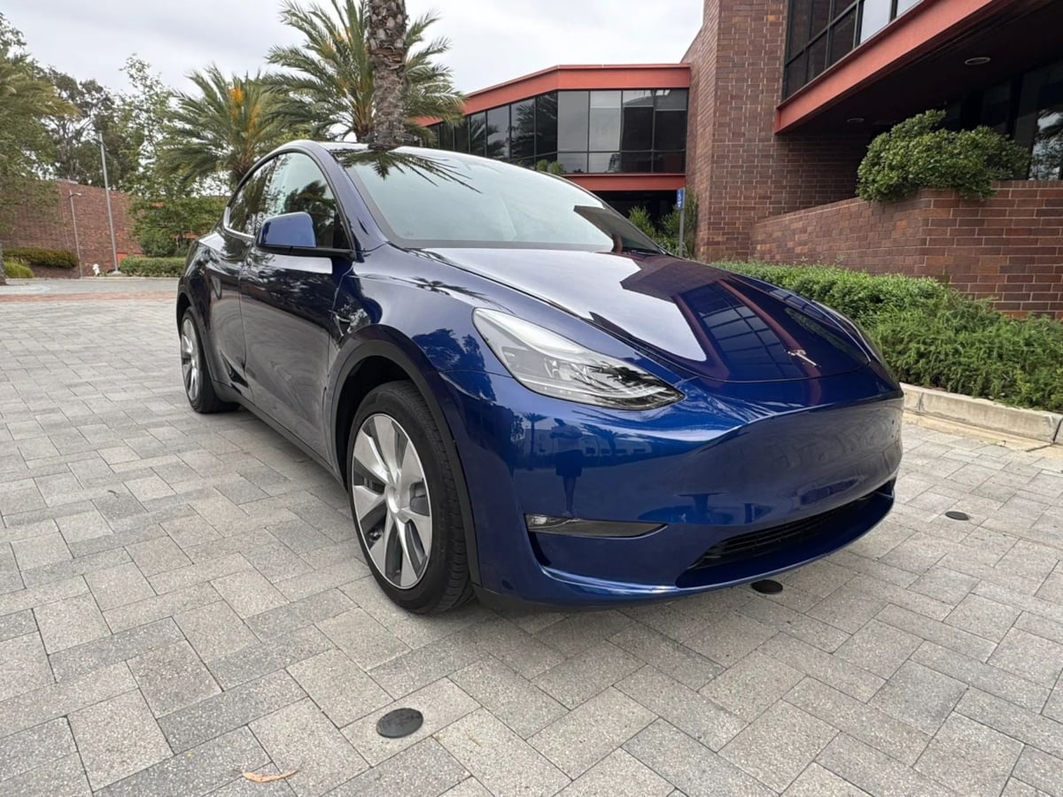 2023 Tesla Model Y Long Range - Photo 3