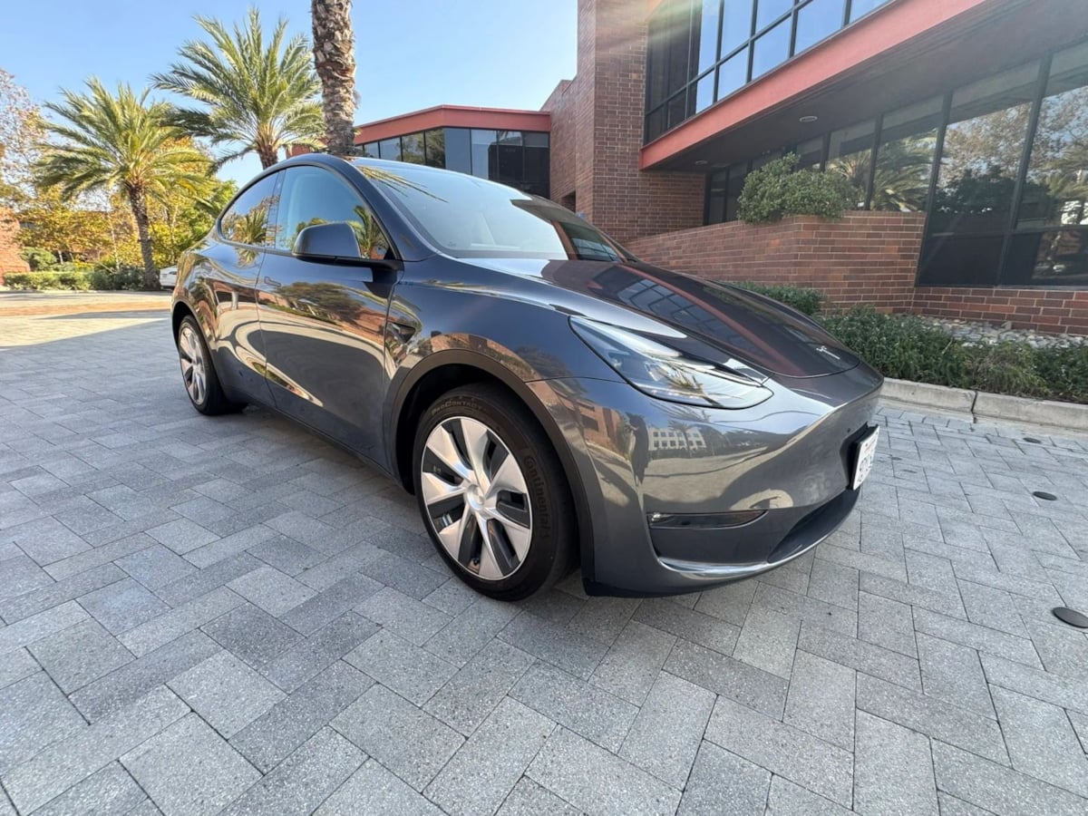 2024 Tesla Model Y Long Range - Photo 3