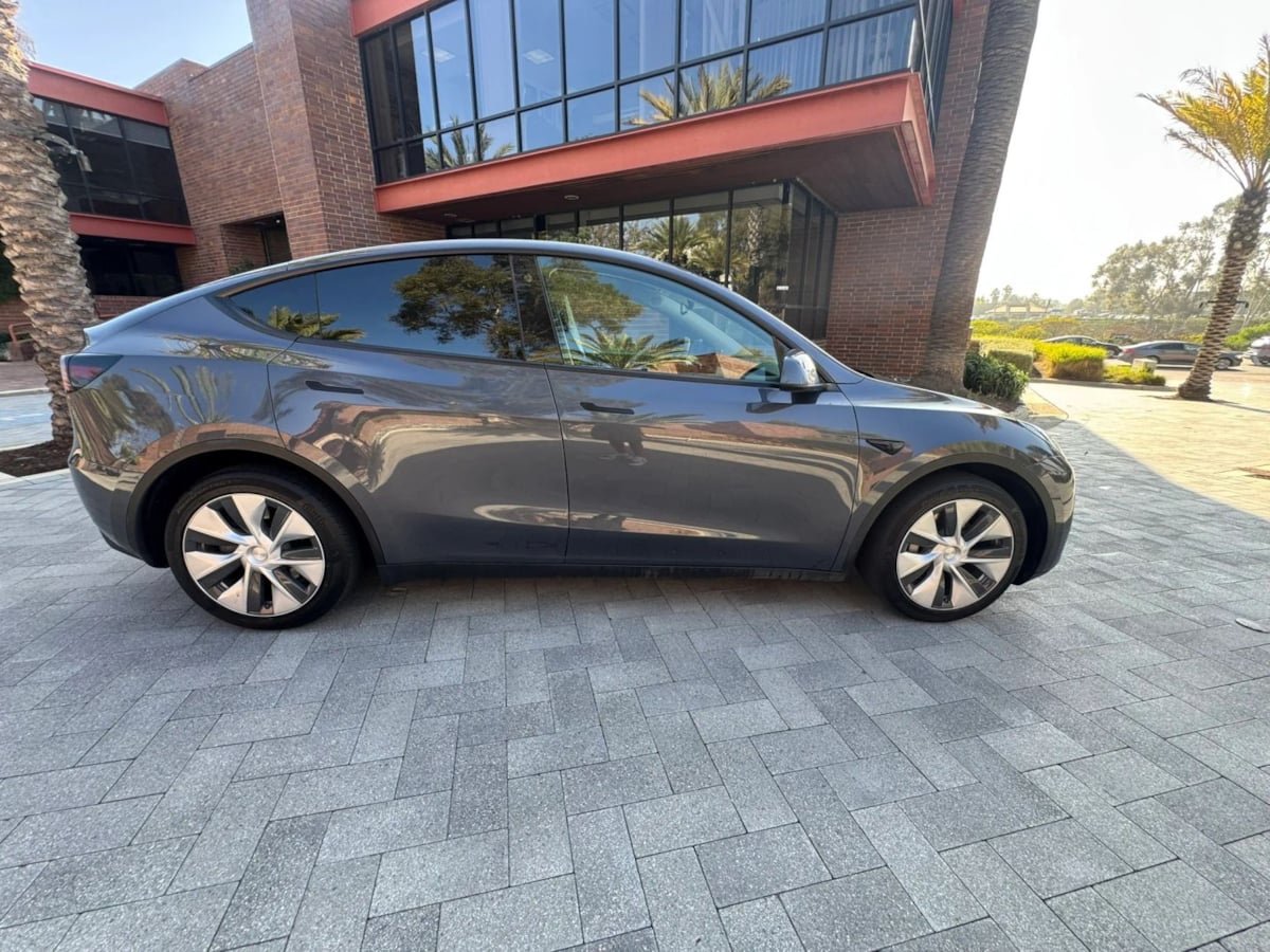 2024 Tesla Model Y Long Range - Photo 9