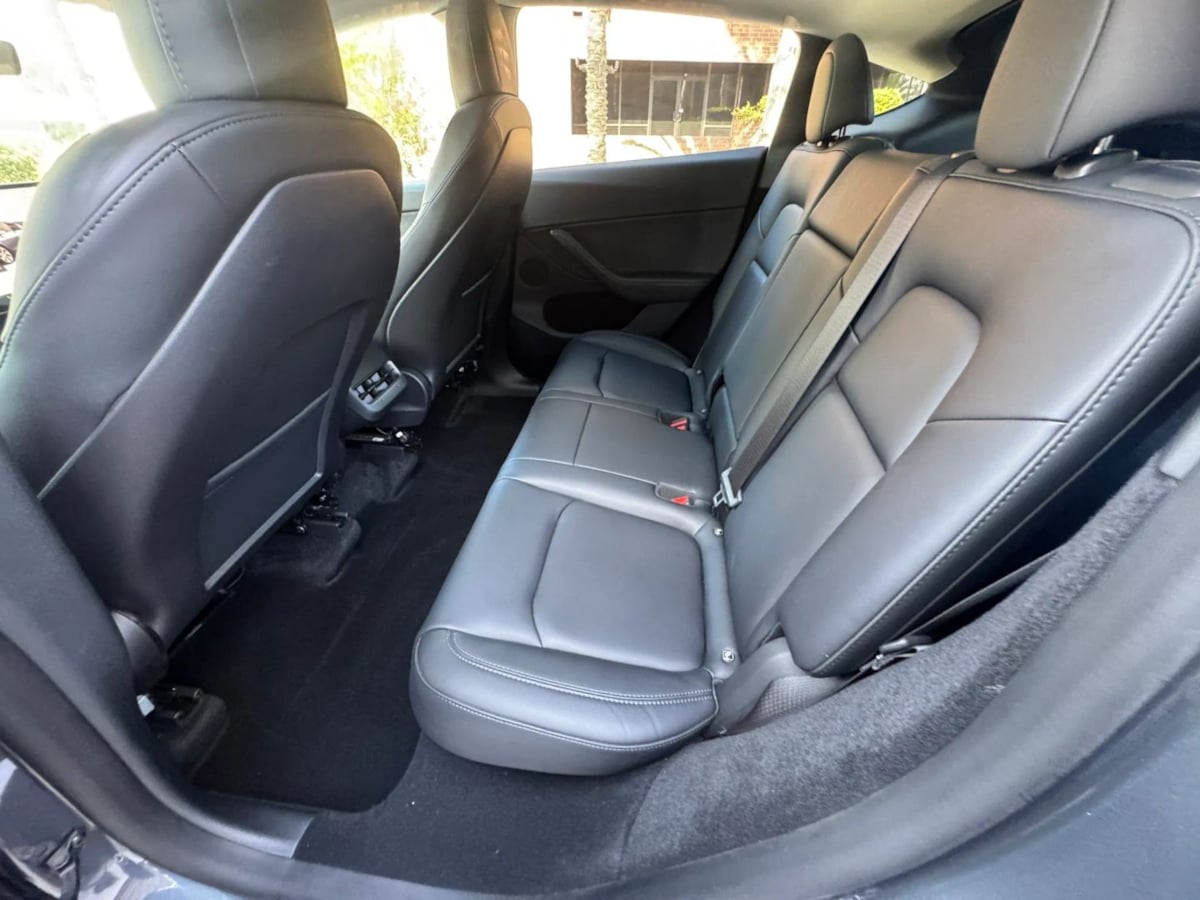 2024 Tesla Model Y Long Range - Photo 11