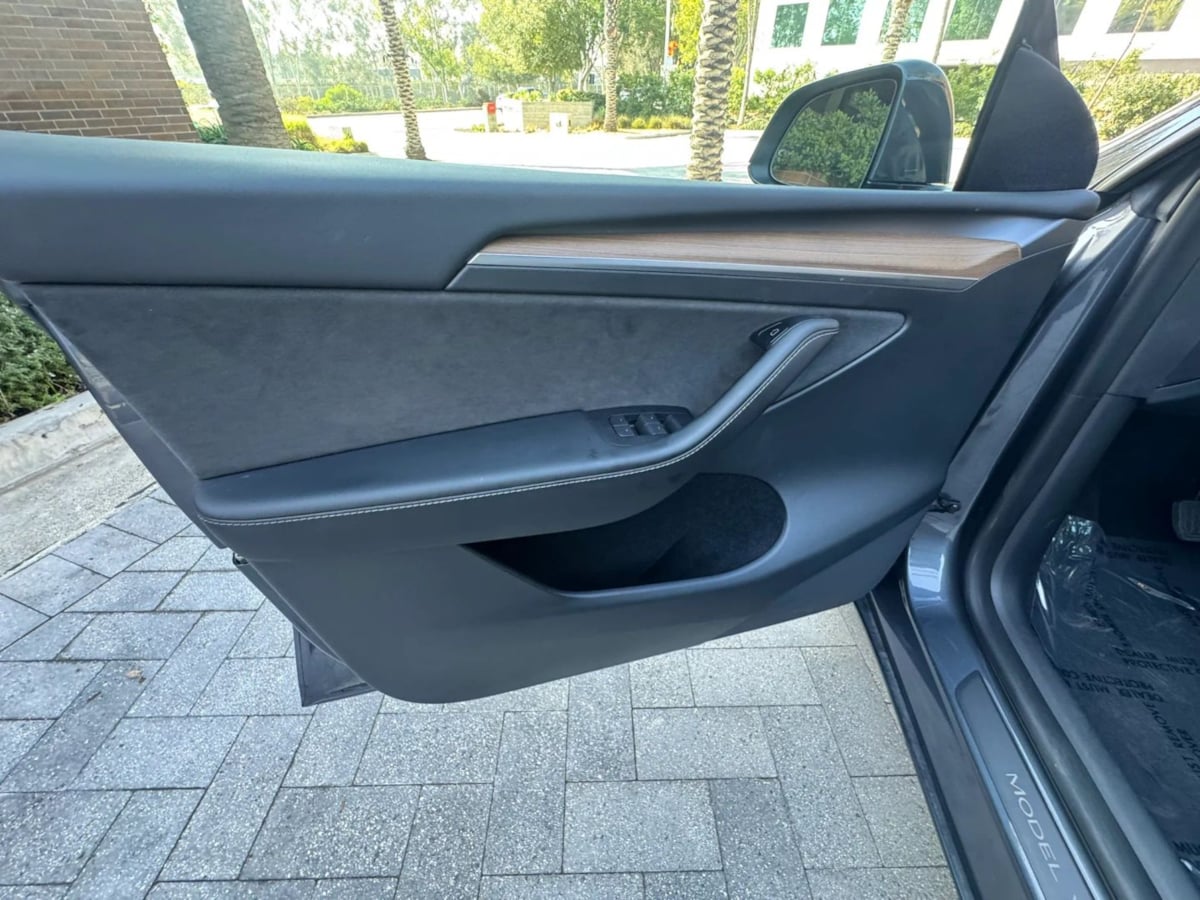 2024 Tesla Model Y Long Range - Photo 26