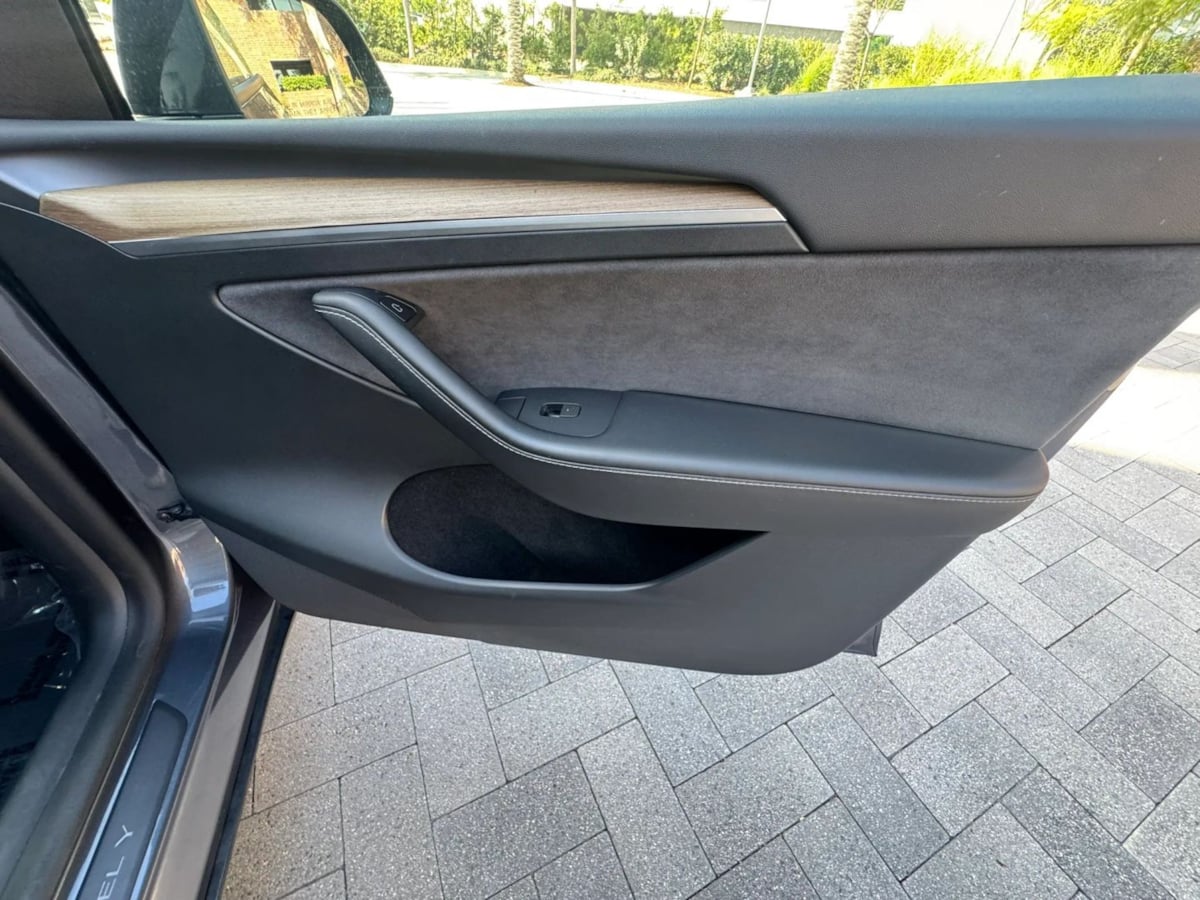 2024 Tesla Model Y Long Range - Photo 28