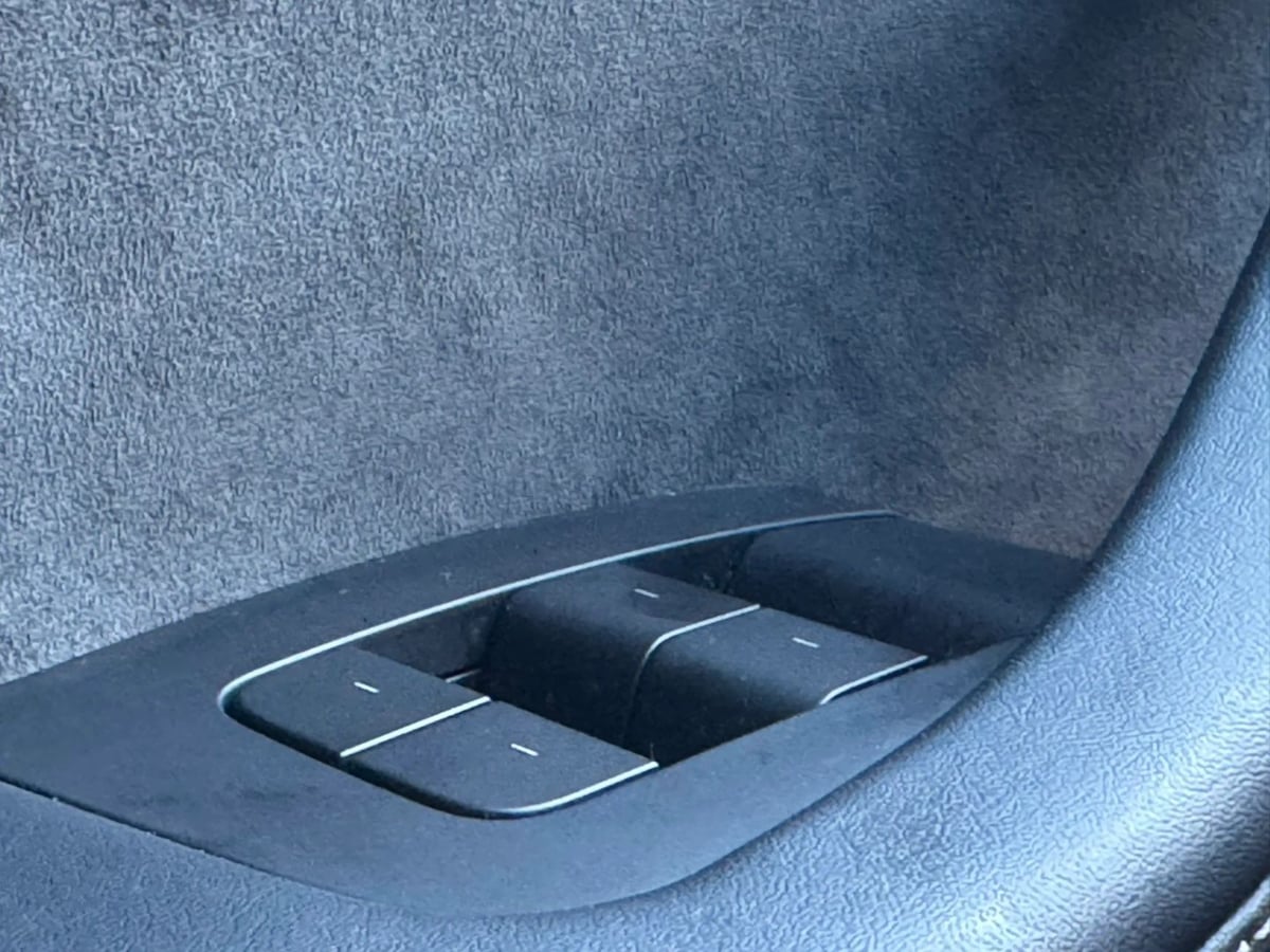 2024 Tesla Model Y Long Range - Photo 36