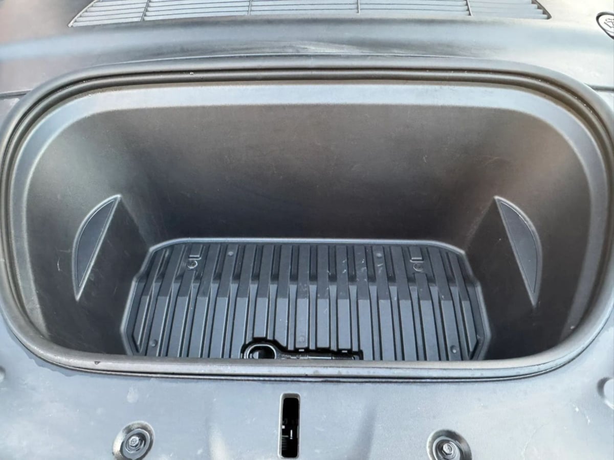 2024 Tesla Model Y Long Range - Photo 40