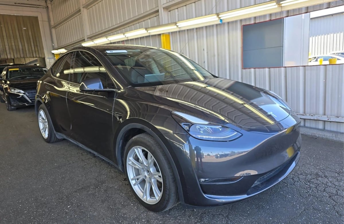 Vehicle Image 2