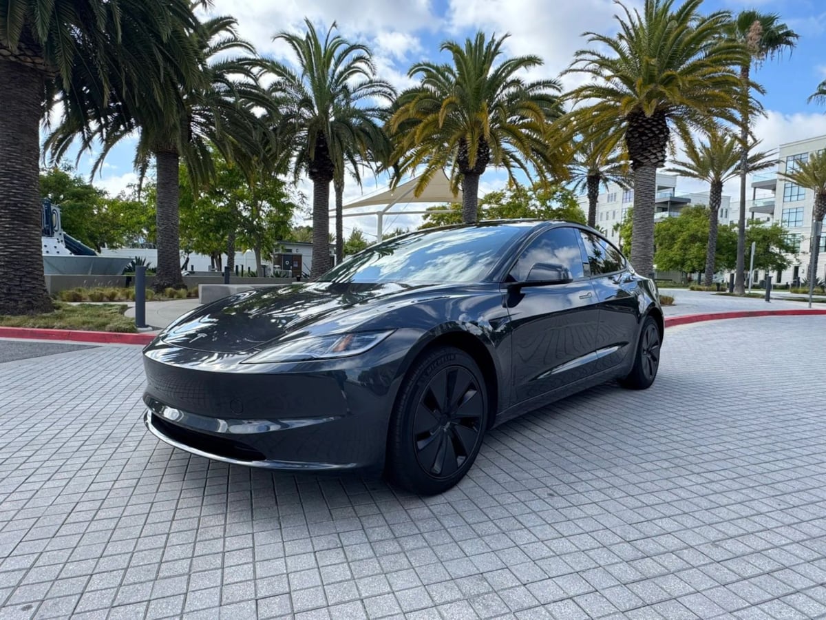 2025 Tesla Model 3 Long Range - Photo 2