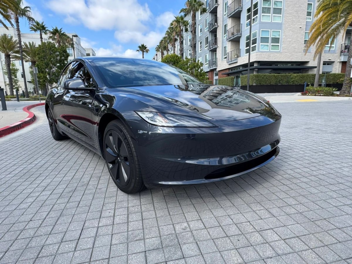 2025 Tesla Model 3 Long Range - Photo 5