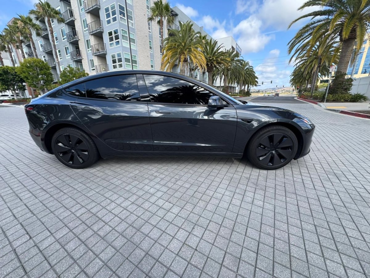 2025 Tesla Model 3 Long Range - Photo 10