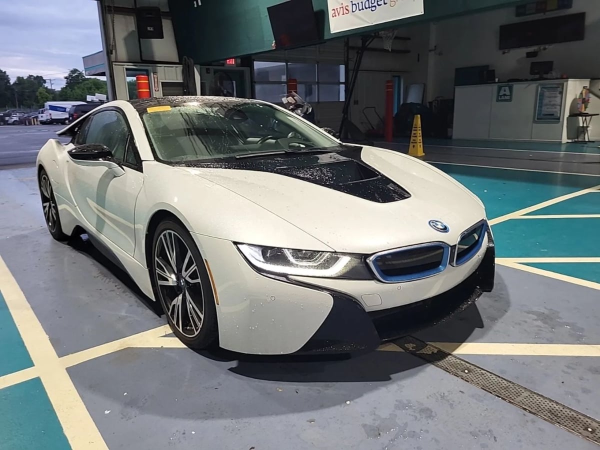 2016 BMW i8 - Photo 2
