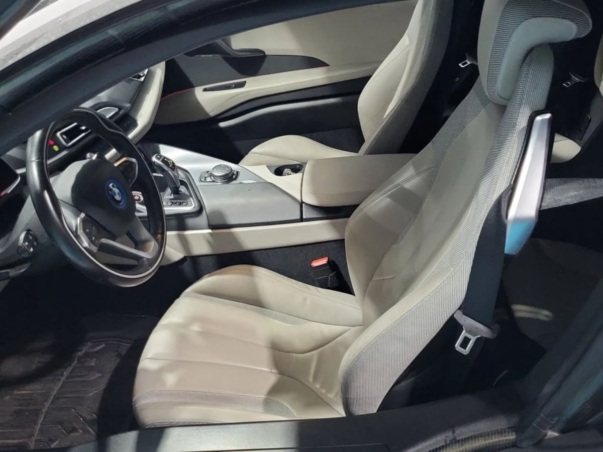 2016 BMW i8 - Photo 3