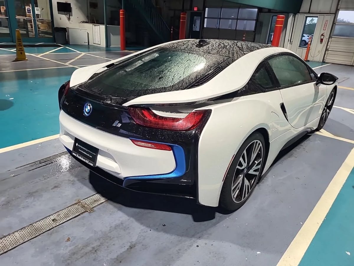2016 BMW i8 - Photo 5