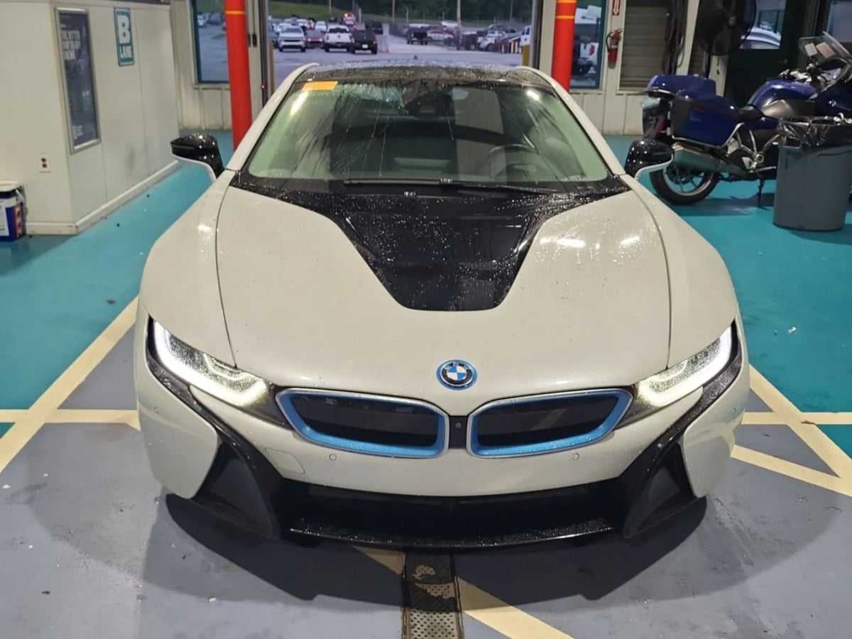 2016 BMW i8 - Photo 6