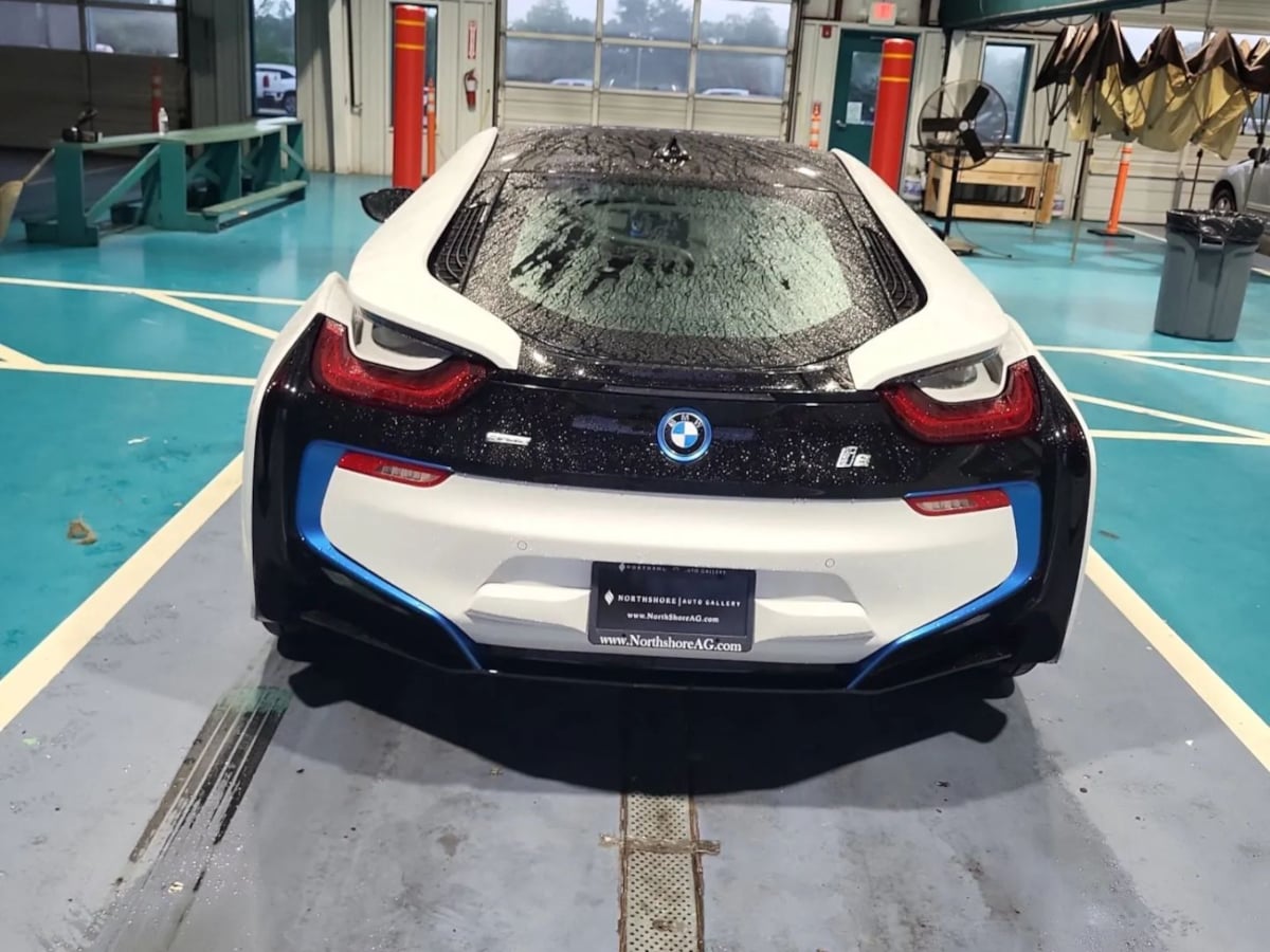 2016 BMW i8 - Photo 7