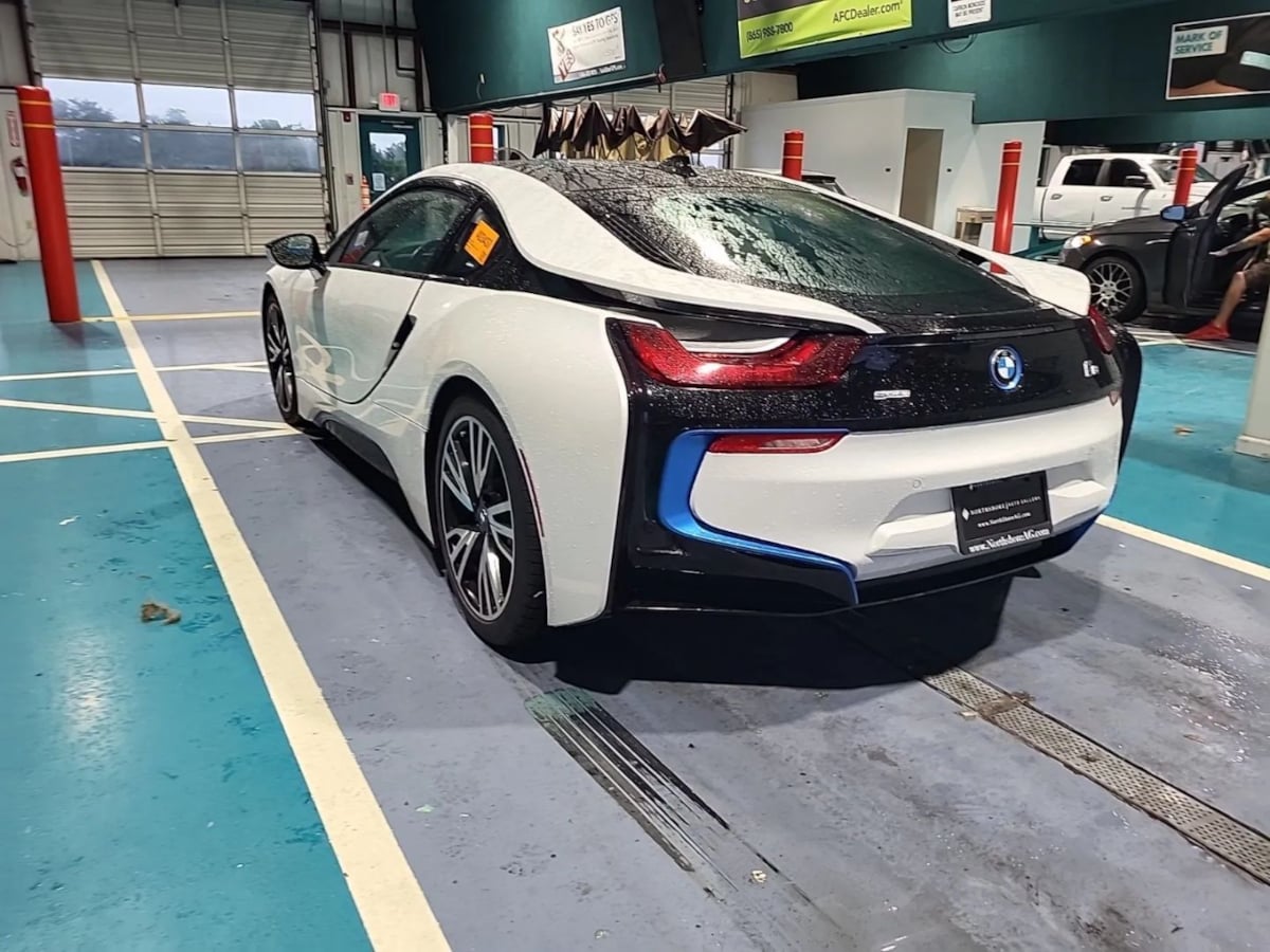 2016 BMW i8 - Photo 8