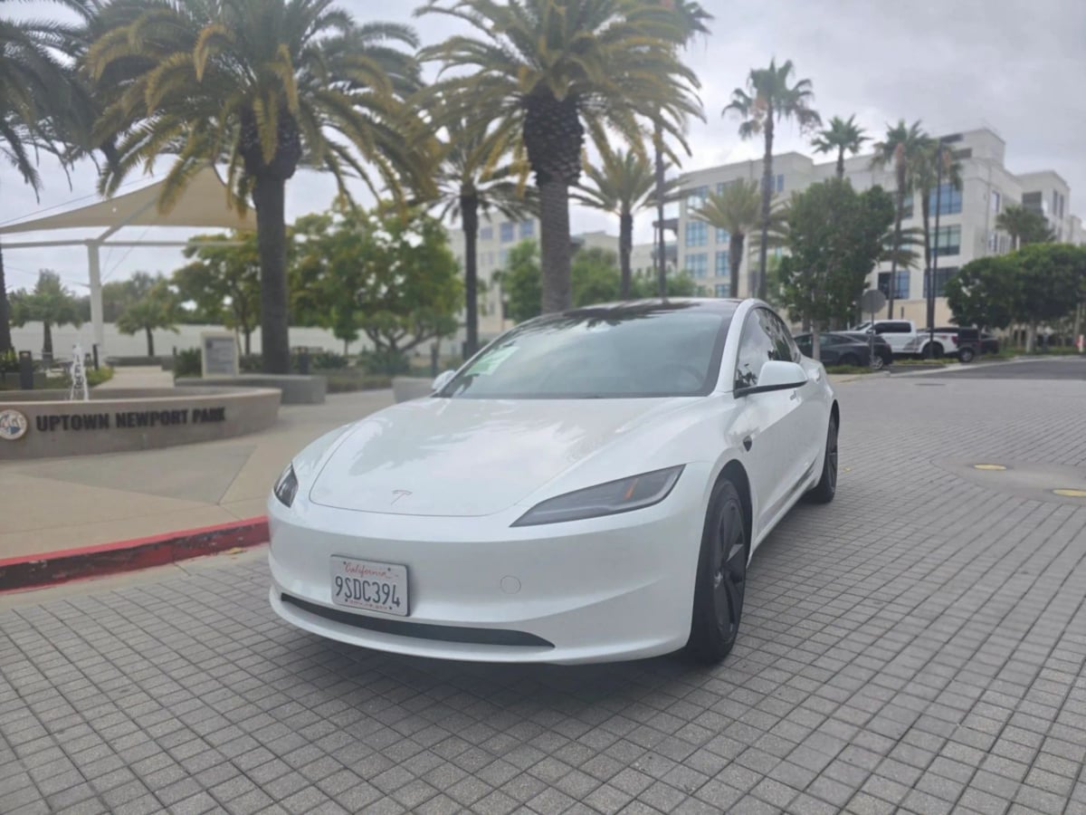 2025 Tesla Model 3 Long Range - Photo 2