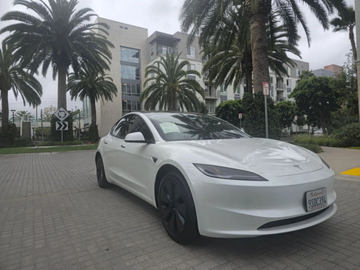 2025 Tesla Model 3 Long Range - Photo 10