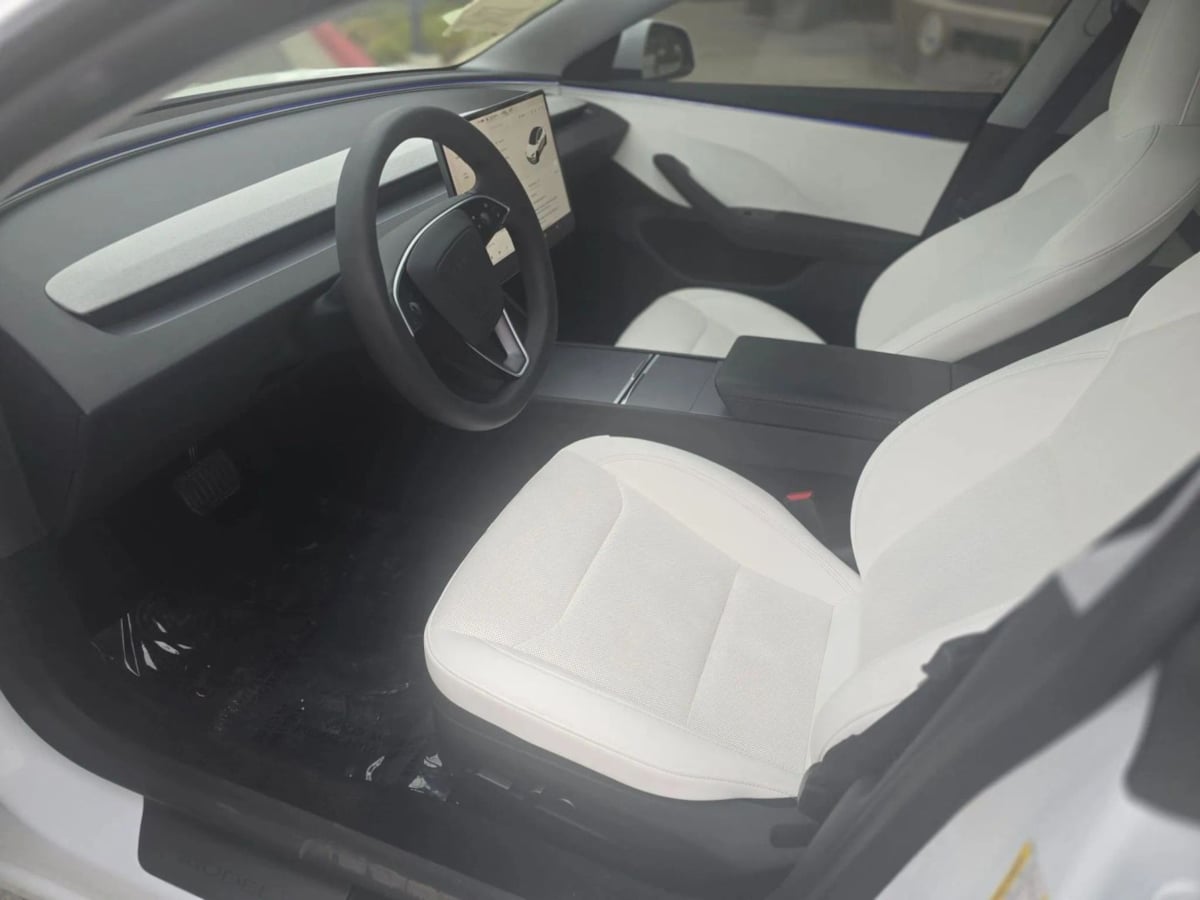 2025 Tesla Model 3 Long Range - Photo 17