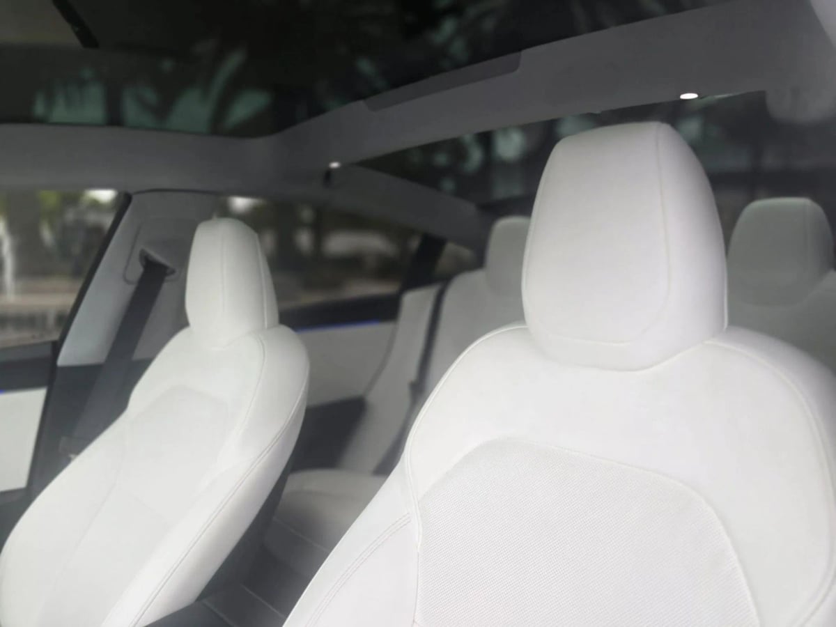 2025 Tesla Model 3 Long Range - Photo 18