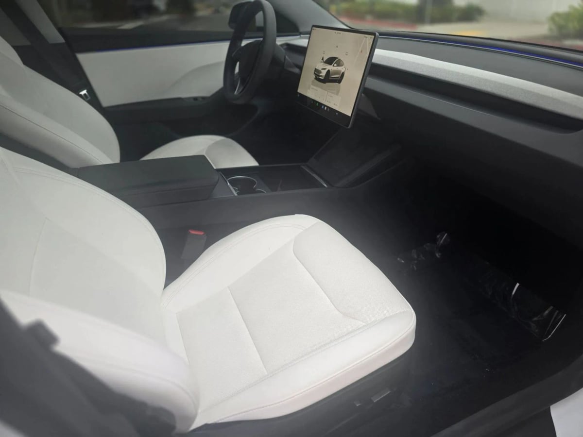 2025 Tesla Model 3 Long Range - Photo 19