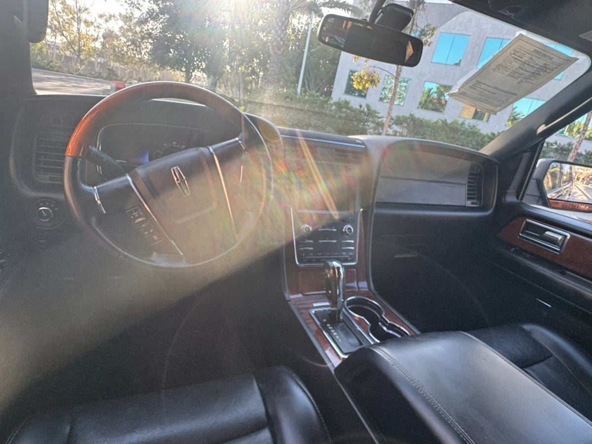 Photo 9 of this Lincoln Navigator