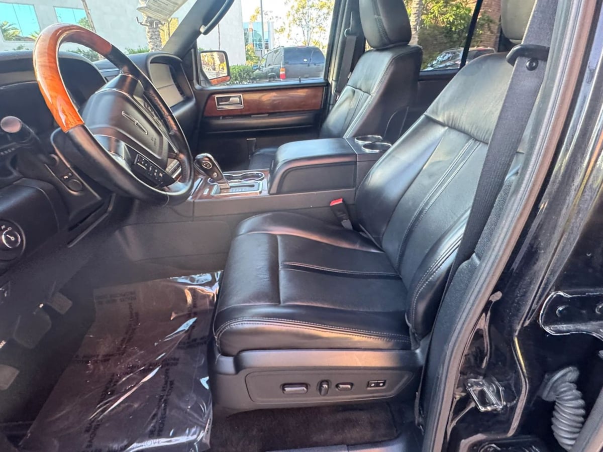 Photo 10 of this Lincoln Navigator