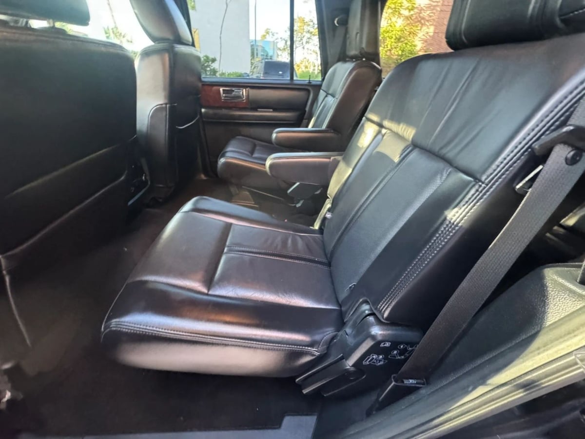Photo 13 of this Lincoln Navigator