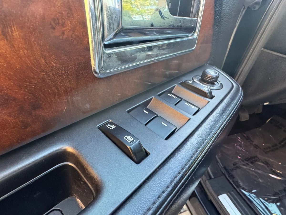 Photo 20 of this Lincoln Navigator