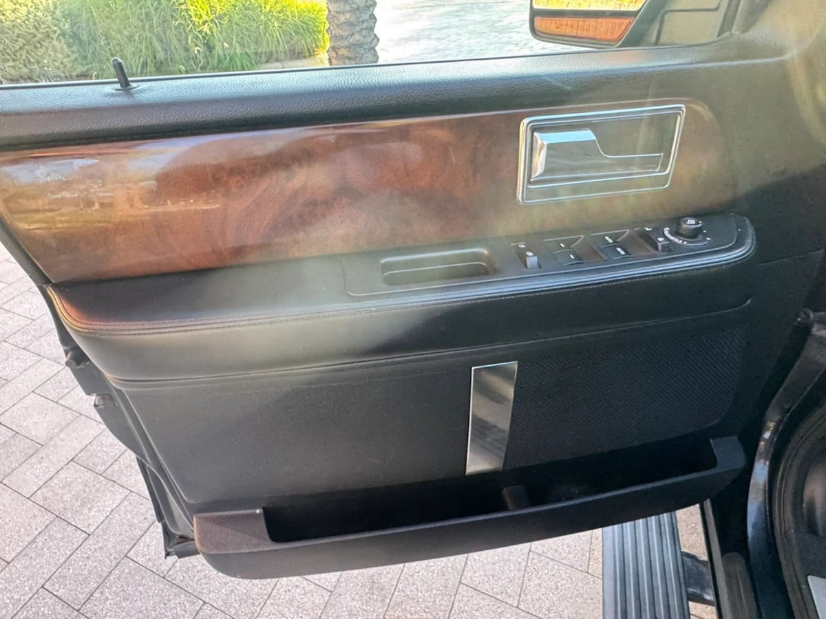 Photo 21 of this Lincoln Navigator