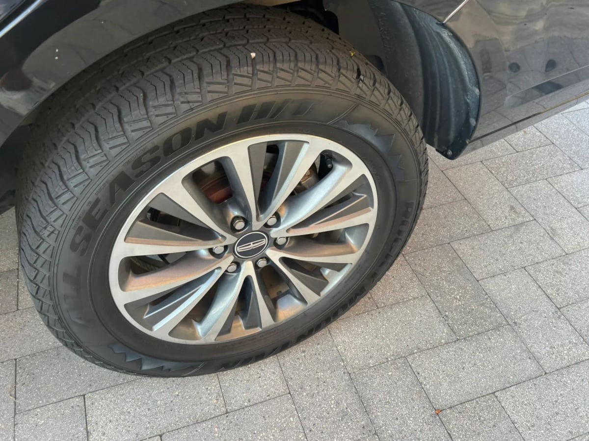 Photo 24 of this Lincoln Navigator