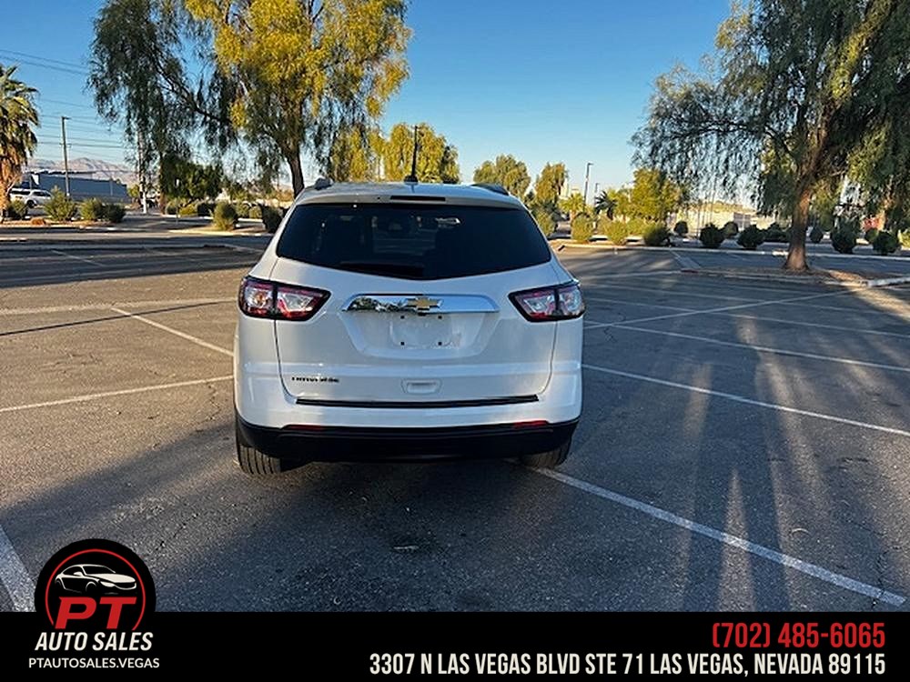 2017 Chevrolet Traverse LS - Photo 4