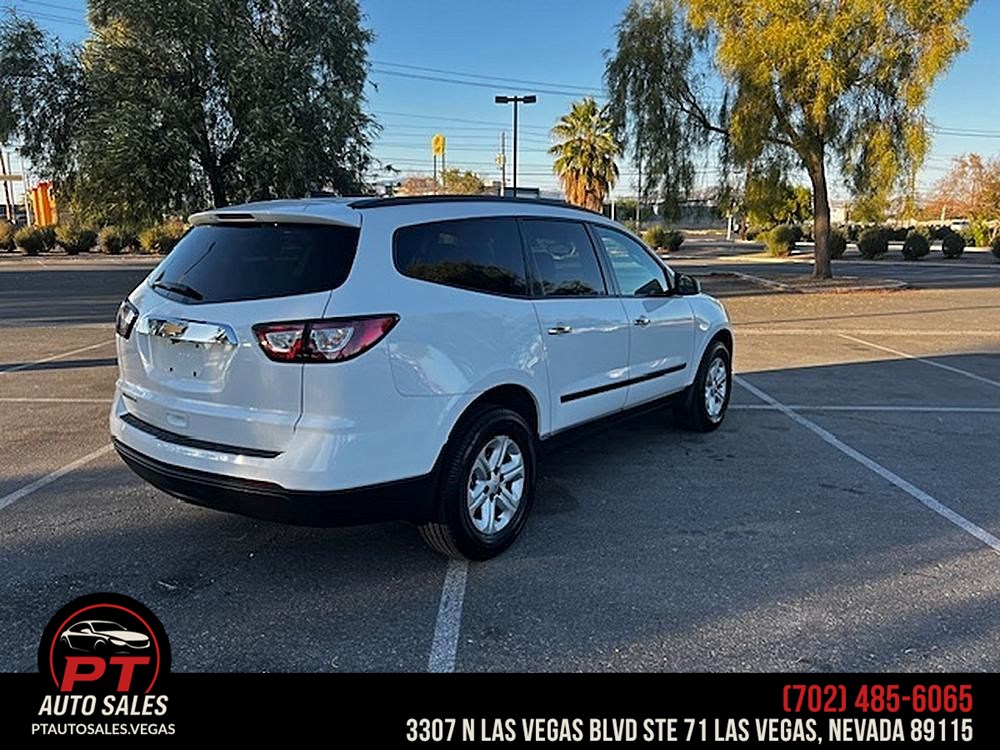 2017 Chevrolet Traverse LS - Photo 5